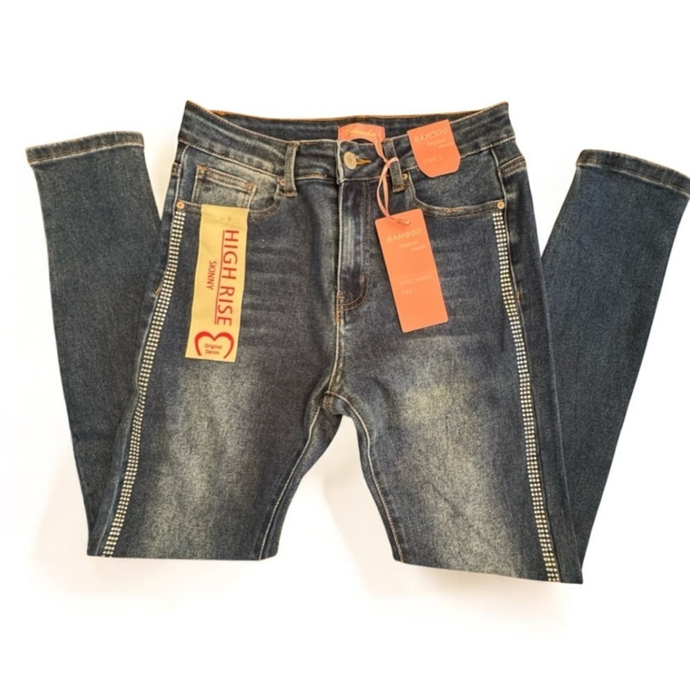 *BAMBOO High Rise Blue Jeans with Tapered Skinny Fit and Rhinestones